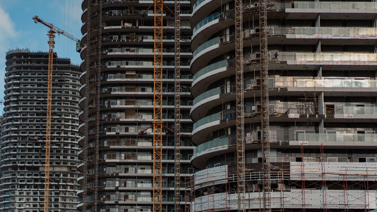 New Alamein City é composta por 18 torres New Alamein City é composta por 18 torres