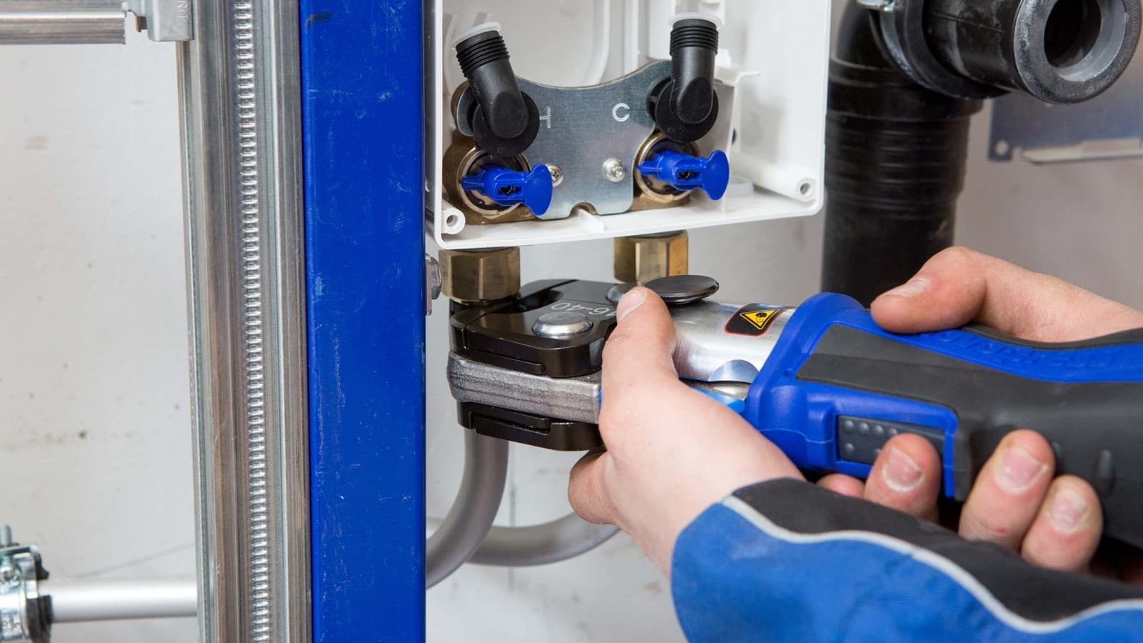 A instalação do Geberit FlowFit é simples e rápida (© Geberit) A instalação do Geberit FlowFit é simples e rápida (© Geberit)