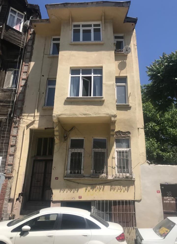 Antes e depois: o edifício como era antes da conversão (© Hotel Turkish House) Antes e depois: o edifício como era antes da conversão (© Hotel Turkish House)