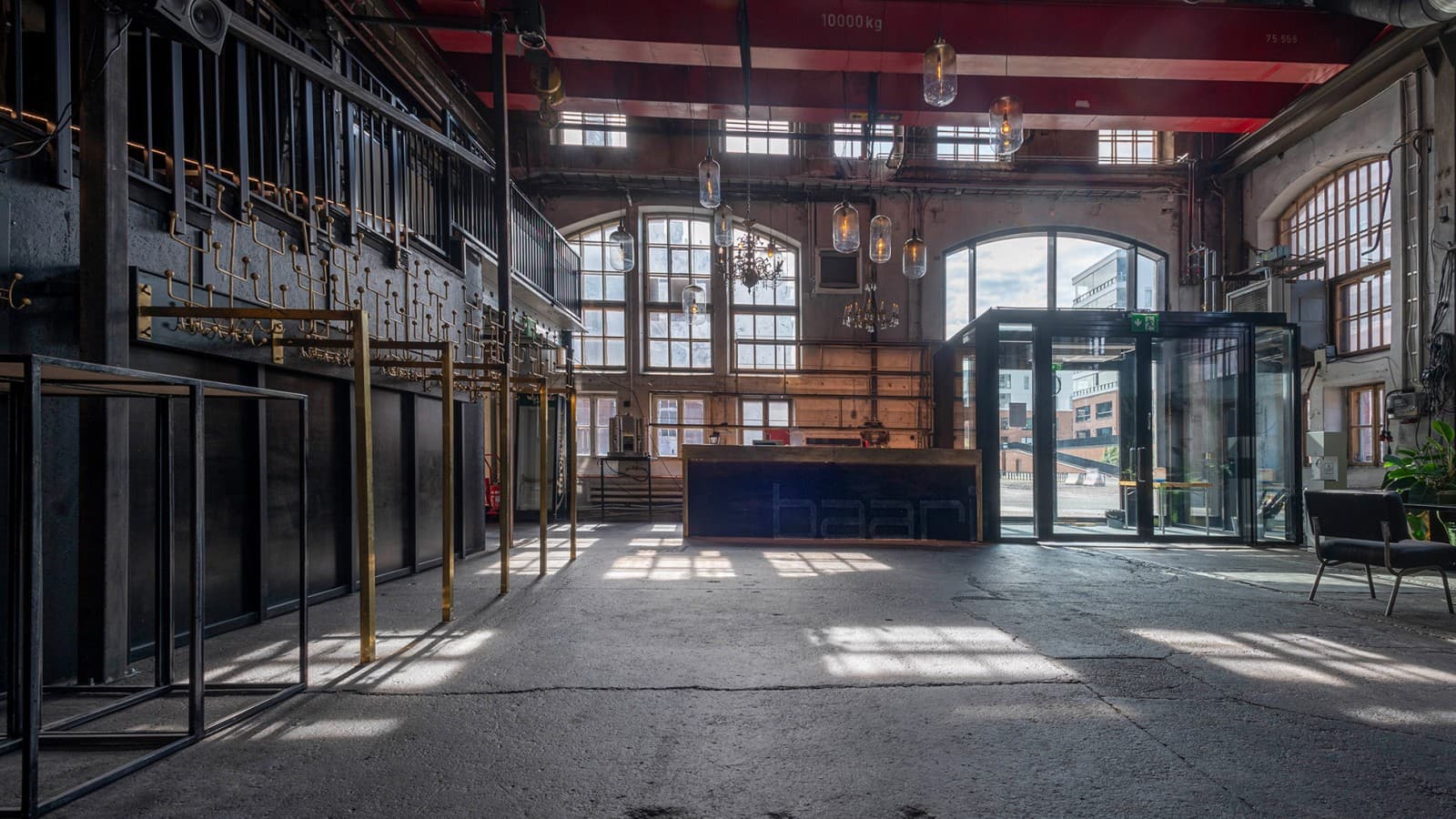 A oferta de Konepaja é muito diversa. Bares, discotecas, eventos desportivos e culturais encontram aqui o seu espaço (© Kansallis Teatteri) A oferta de Konepaja é muito diversa. Bares, discotecas, eventos desportivos e culturais encontram aqui o seu espaço (© Kansallis Teatteri)