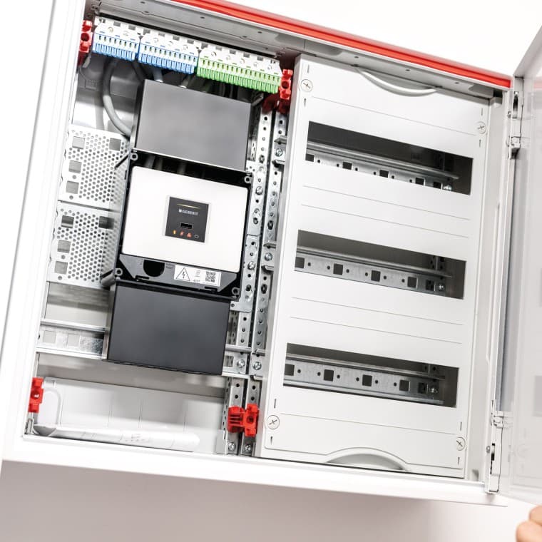 Geberit Gateway integrado no quadro de comando Geberit Gateway integrado no quadro de comando