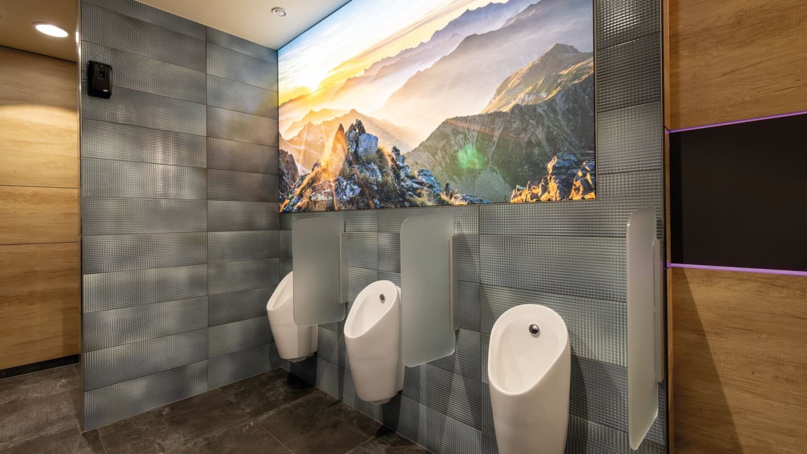Urinóis Geberit Preda no centro comercial FMZ Urinóis Geberit Preda no centro comercial FMZ