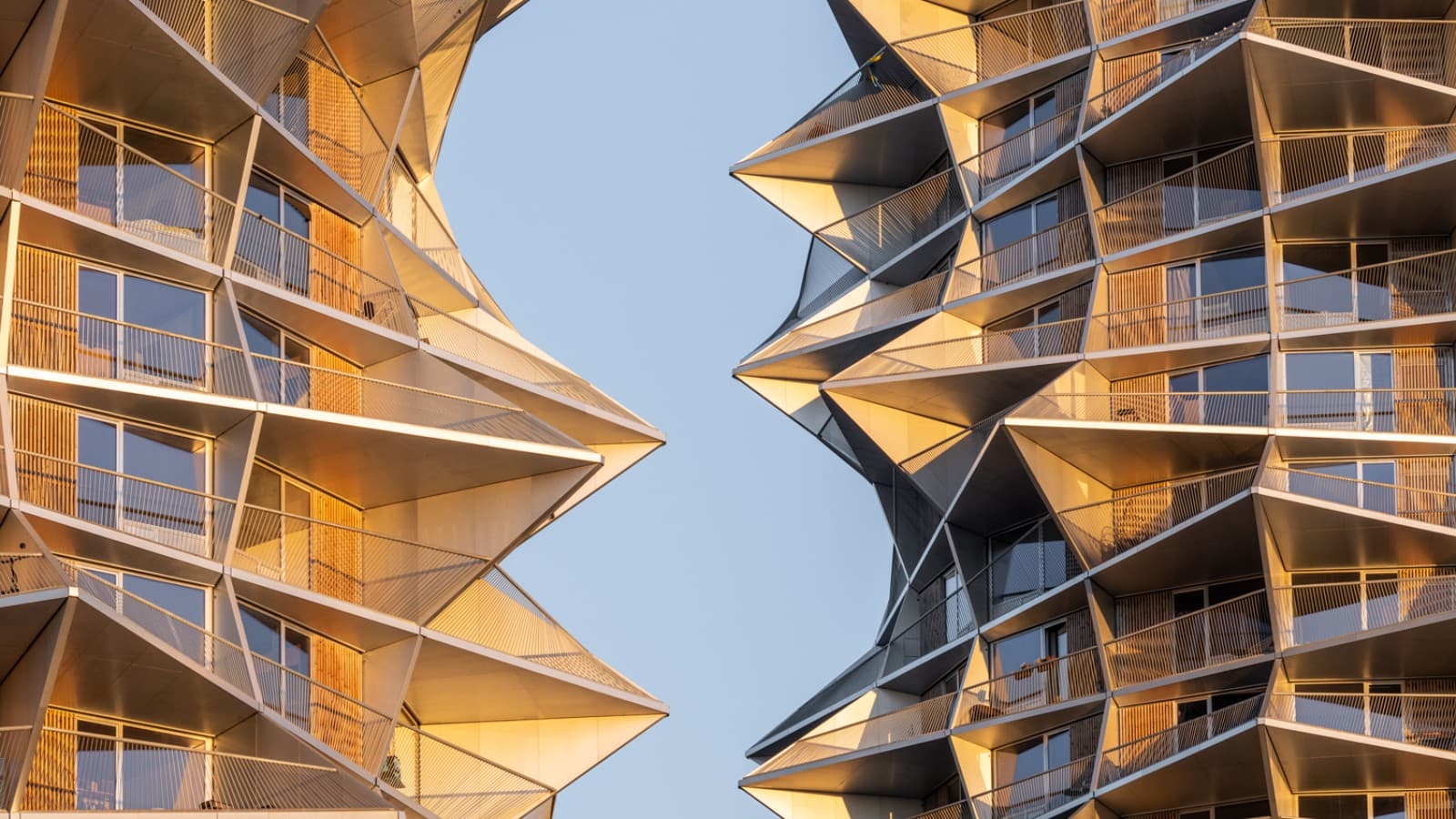 Cada micro apartamento tem a sua própria varanda (© Rasmus Hjortshøj) Cada micro apartamento tem a sua própria varanda (© Rasmus Hjortshøj)