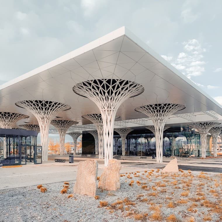 A água da chuva do telhado é aproveitada para os sanitários (© Alek Małchowski) A água da chuva do telhado é aproveitada para os sanitários (© Alek Małchowski)