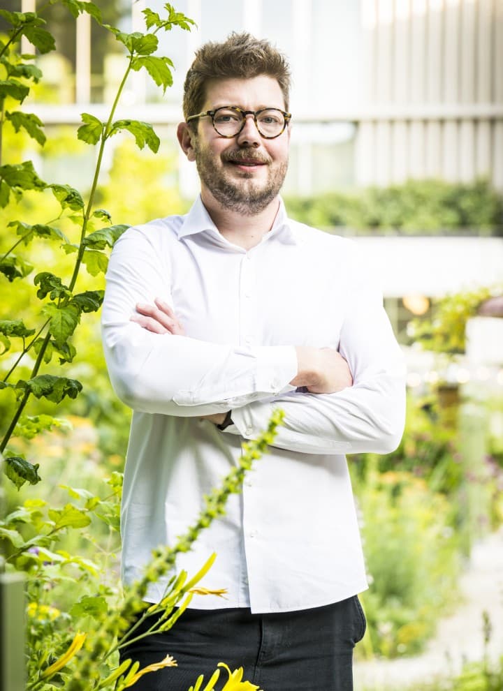 O arquiteto Jonas Vanbelle desenhou o novo edifício de entrada da Casa Rubens (© Frederik Beyens) O arquiteto Jonas Vanbelle desenhou o novo edifício de entrada da Casa Rubens (© Frederik Beyens)