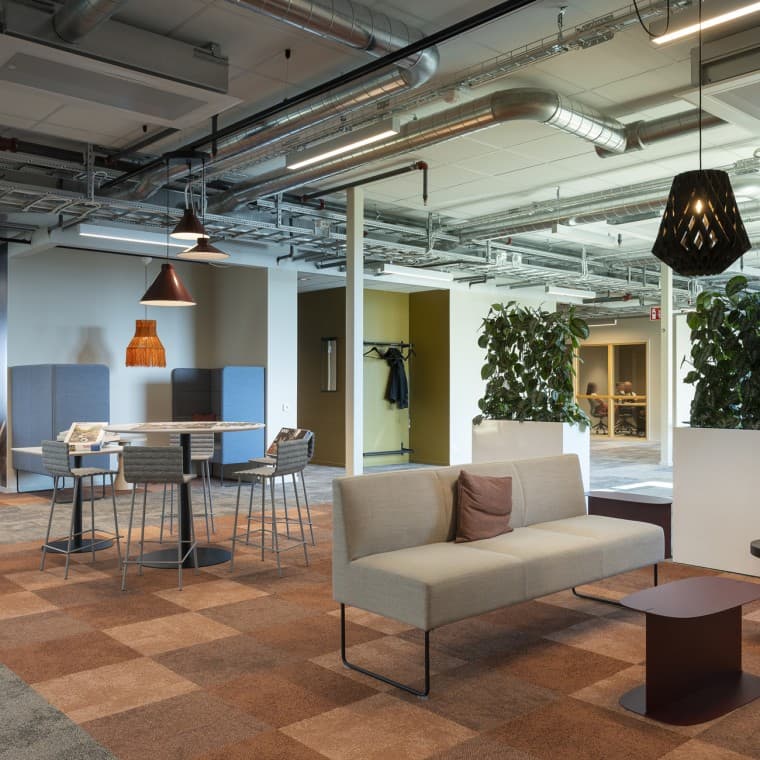 Um objetivo ambicioso para o moderno edifício de escritórios: a certificação LEED Platina (© baraBild) Um objetivo ambicioso para o moderno edifício de escritórios: a certificação LEED Platina (© baraBild)