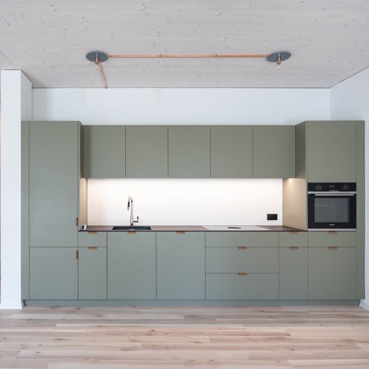 As instalações elétricas foram feitas à superfície, para garantir flexibilidade futura de utilização do edifício (© Openly / Jens Ellensohn) As instalações elétricas foram feitas à superfície, para garantir flexibilidade futura de utilização do edifício (© Openly / Jens Ellensohn)