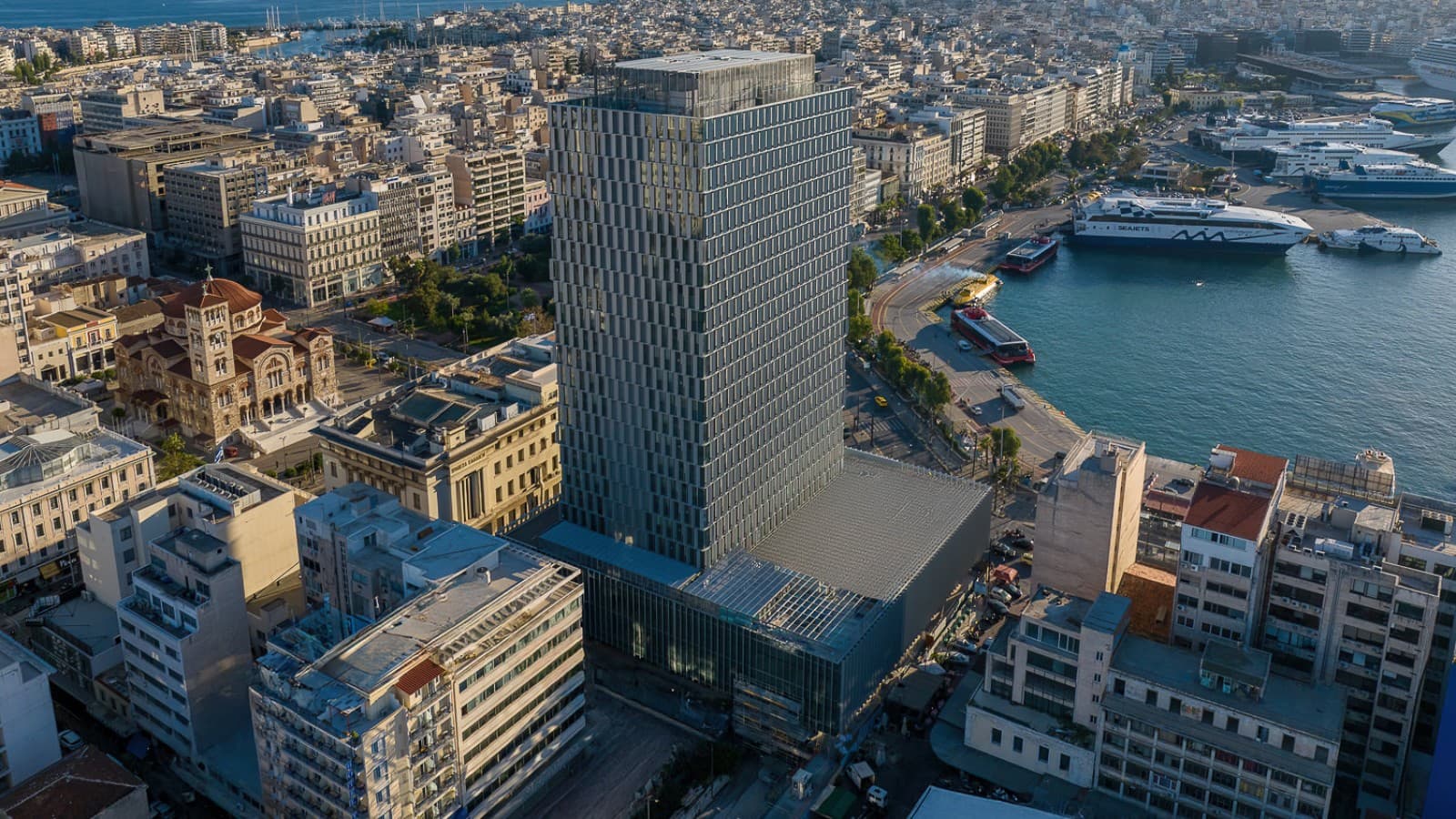 Uma nova cara para o velho gigante (© George Fakaros) Uma nova cara para o velho gigante (© George Fakaros)