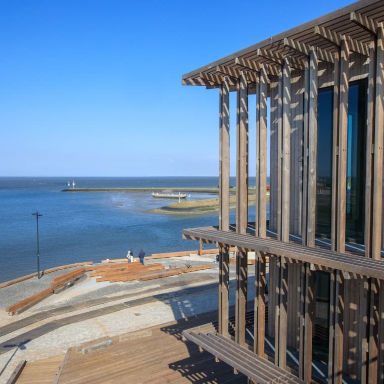 A famosa arquiteta dinamarquesa Dorte Mandrup projetou o novo edifício para resistir às duras condições climáticas (© Tjeerd Visser). A famosa arquiteta dinamarquesa Dorte Mandrup projetou o novo edifício para resistir às duras condições climáticas (© Tjeerd Visser).