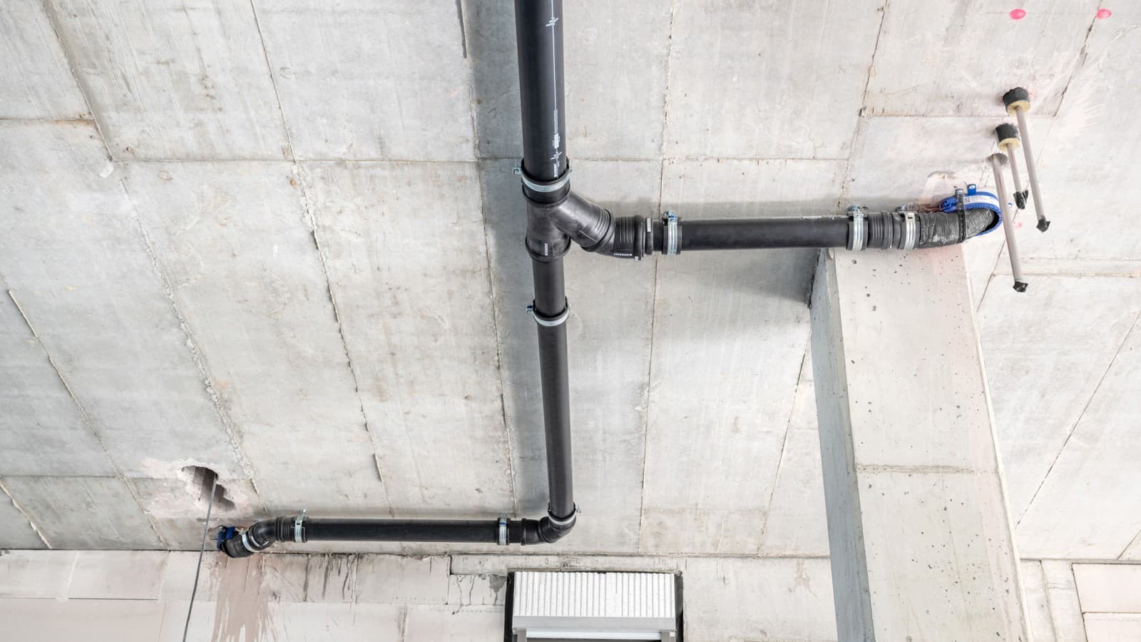 Ao eliminar os tubos de derivação, foi necessário instalar menos metros de tubagem Ao eliminar os tubos de derivação, foi necessário instalar menos metros de tubagem
