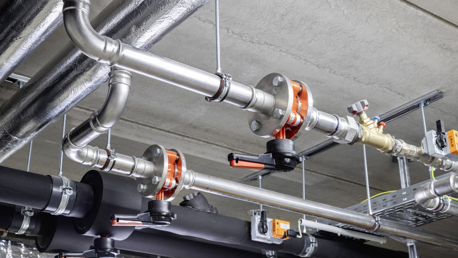 Os sistemas Geberit Mapress Aço Inoxidável e Geberit Mapress Therm foram utilizados no sistema de refrigeração do novo edifício Os sistemas Geberit Mapress Aço Inoxidável e Geberit Mapress Therm foram utilizados no sistema de refrigeração do novo edifício