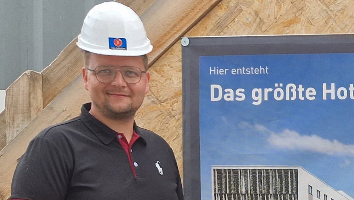 Florian Schmallegger, chefe de obra na Heiz-Hofstätter (© Geberit) Florian Schmallegger, chefe de obra na Heiz-Hofstätter (© Geberit)