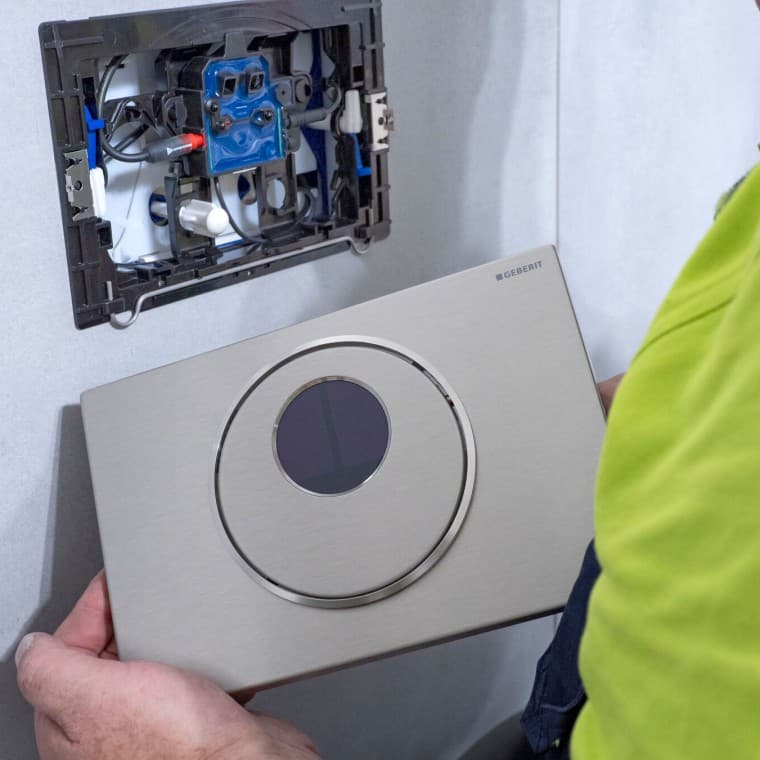 Instalação da placa de descarga Geberit Sigma10 Instalação da placa de descarga Geberit Sigma10