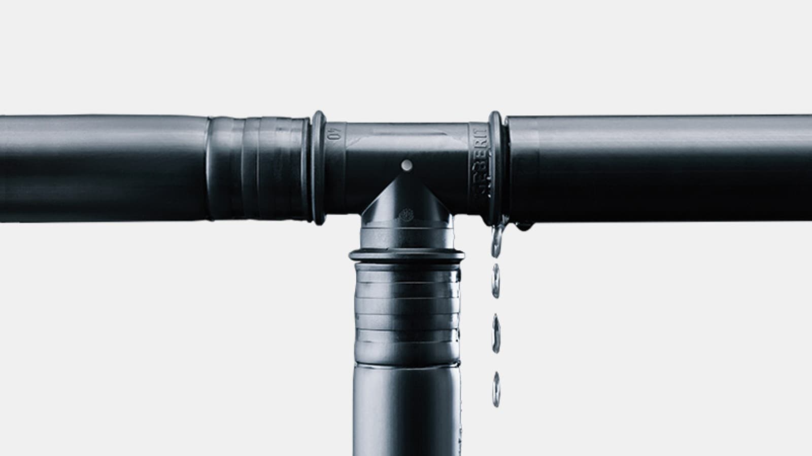 Os acessórios Geberit Mepla sem compressão podem ser facilmente identificados durante o teste de pressão Os acessórios Geberit Mepla sem compressão podem ser facilmente identificados durante o teste de pressão